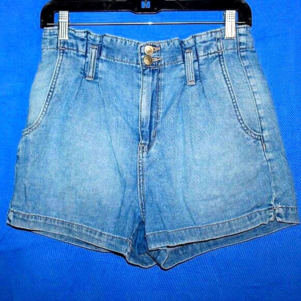 American Eagle High Rise Denim Shorts - Women's Size 4 - Light Wash - Mom Shorts